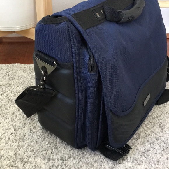 Perry Ellis Computer/ Work bag - Picture 3 of 13